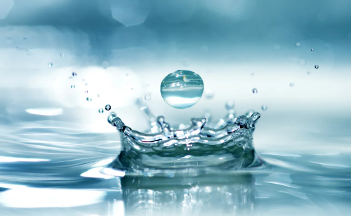 Understanding the Difference: Hydrating vs. Moisturizing Your Skin